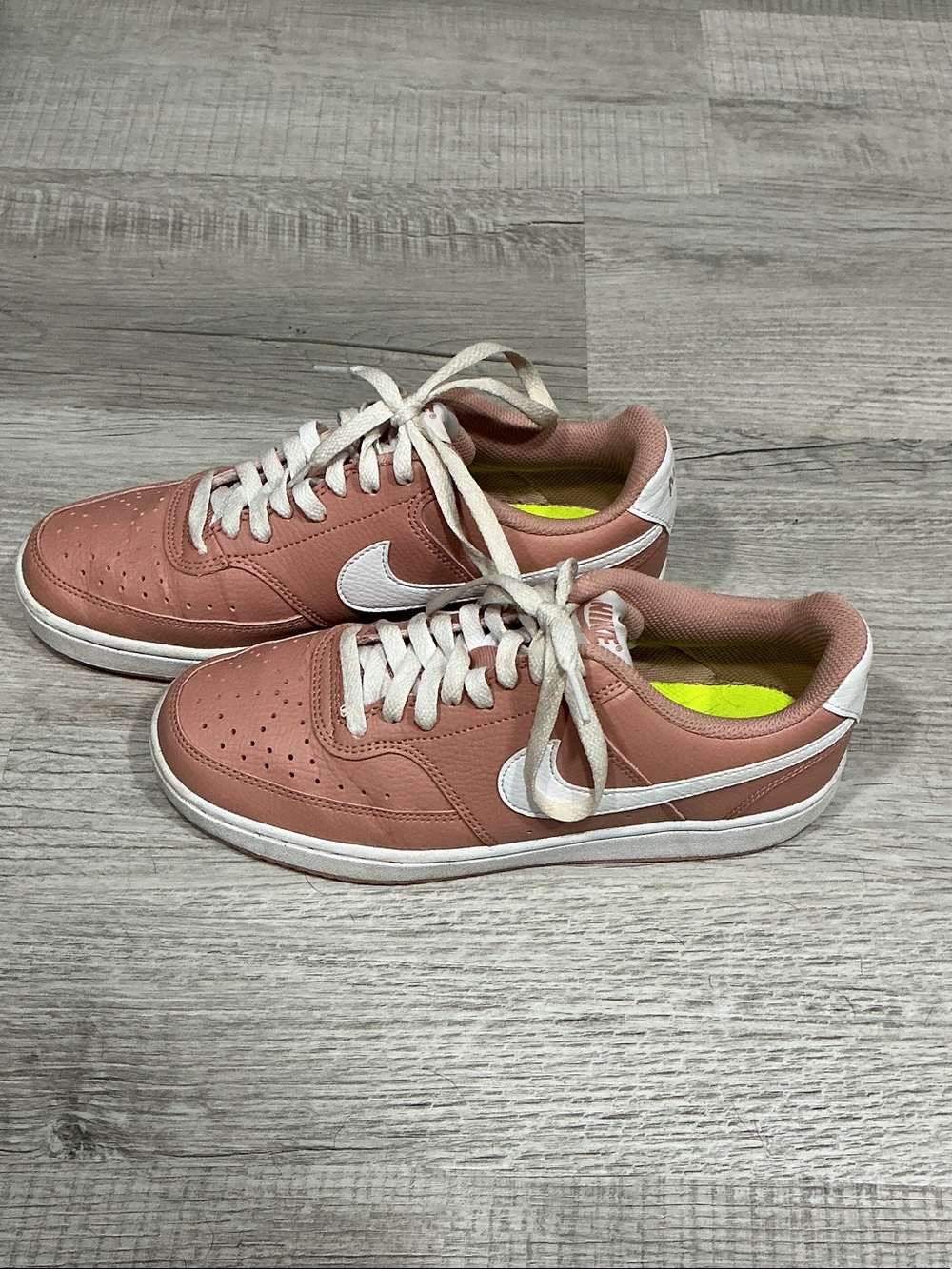 Nike Women's Low-Top Sneakers in Dusty Pink and White
